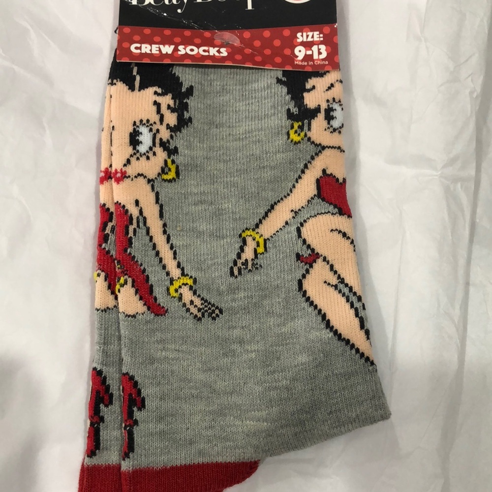 Betty Boop gray & red retro crew socks fits sizes 9-13 new